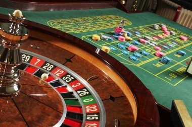Multi-camera live blackjack studio on sumbertogel, showing dealer, cards, and chat panel on mobile